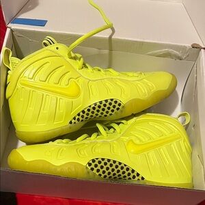 Women’s Nike lime green air foamposite pro High-Top Sneakers